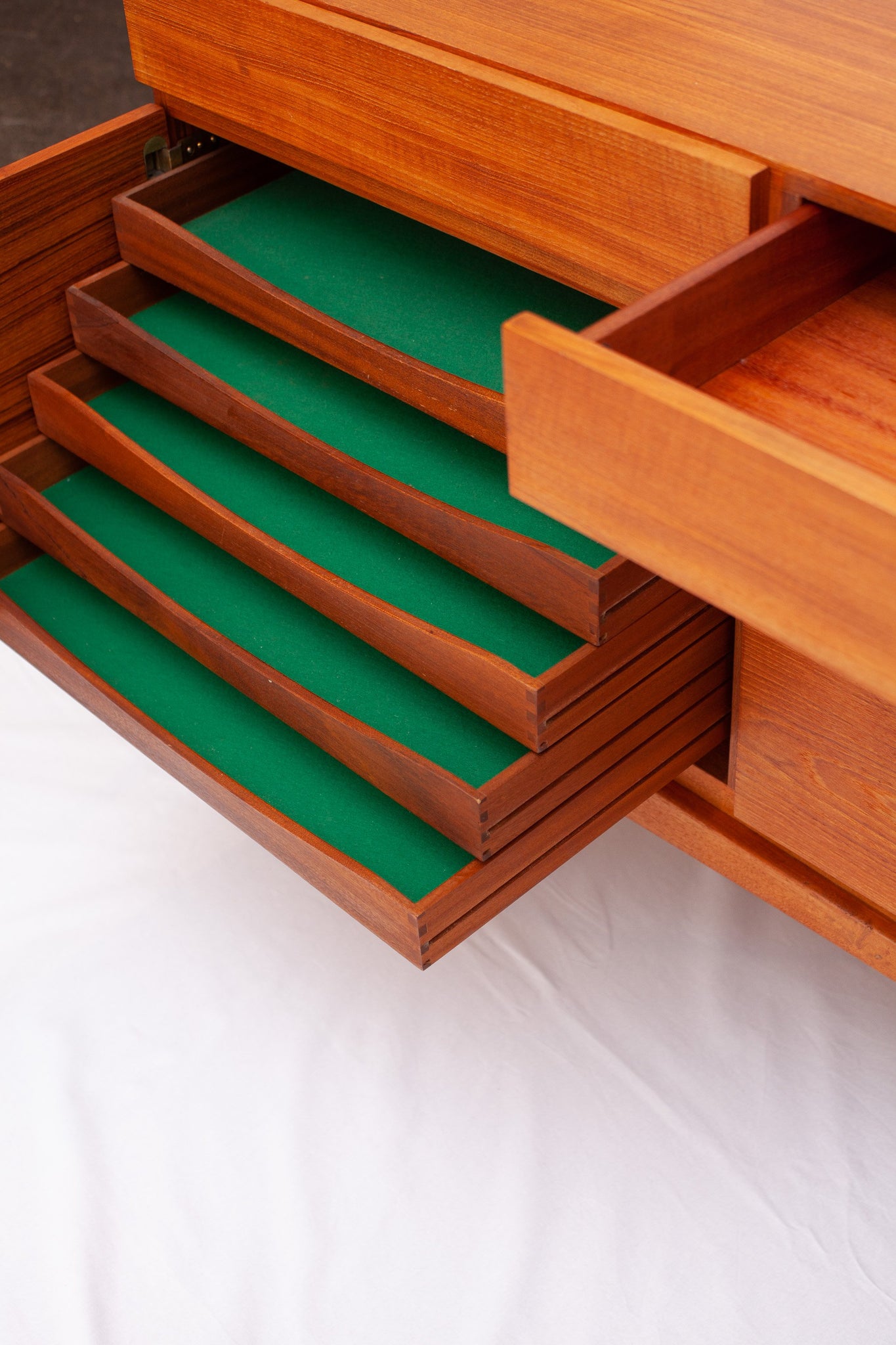 Sideboard von Ib Kofod-Larsen für Faarup Møbelfabrik
