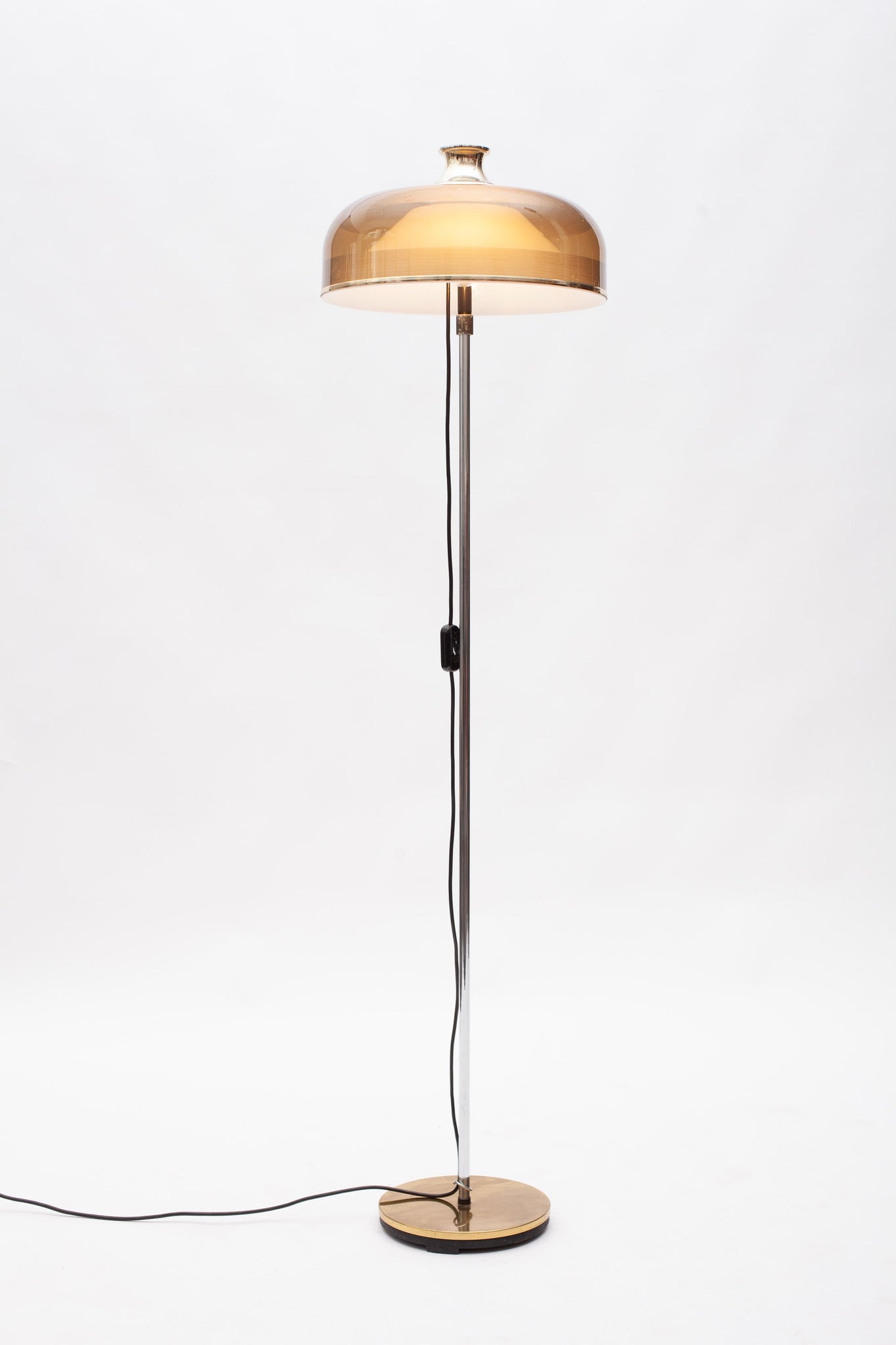 1960er Stehlampe mit orig. Kunststoffschirm