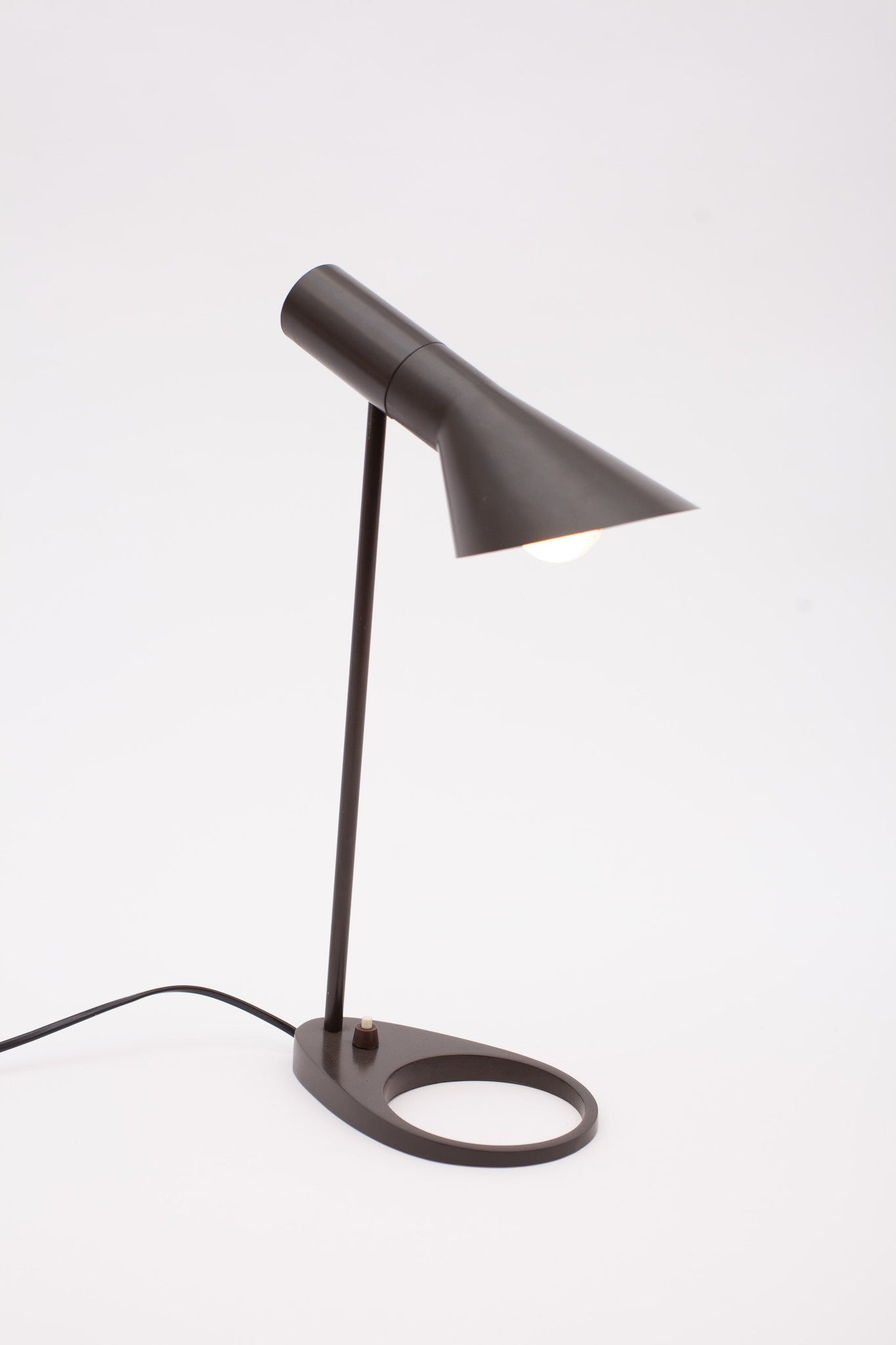 Vintage AJ Tischlampe von Arne Jacobsen für Louis Poulsen